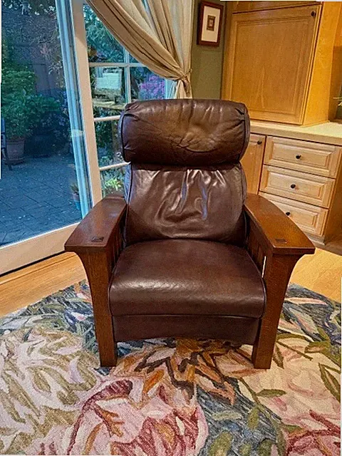 Stickley Bustle Back Bow Arm Morris Recliner. Solid oak/leather.